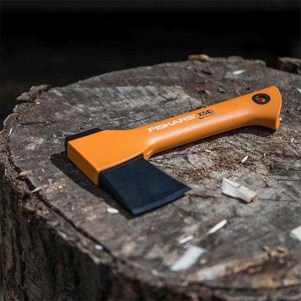 Chopping Axe Fiskars X5 - www.Greenie.ae Buy online Best and Healthy Plants and quality products guarantee in Dubai Plants Shop in Dubai Abu Dhabi all over UAE Plants near me Fresh Plants in Dubai where to buy plants in UAE - Greenie.ae